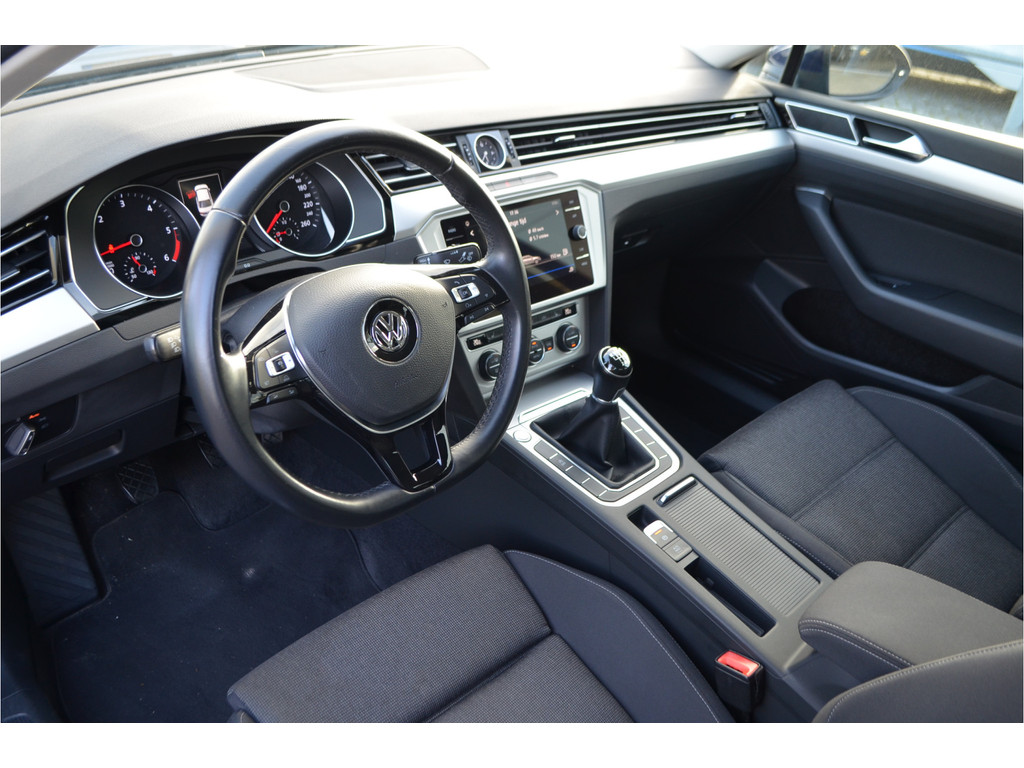 Volkswagen Passat (T899NR) met abonnement