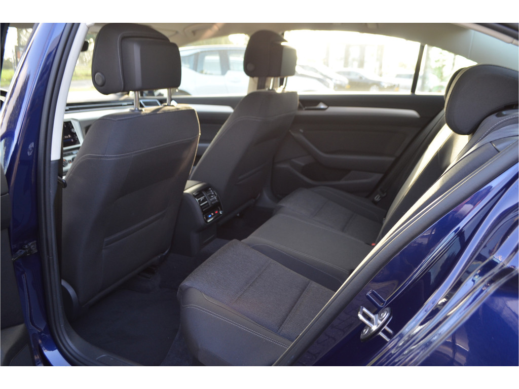Volkswagen Passat (T899NR) met abonnement