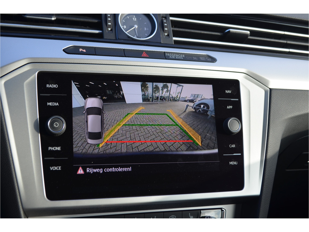 Volkswagen Passat (T899NR) met abonnement