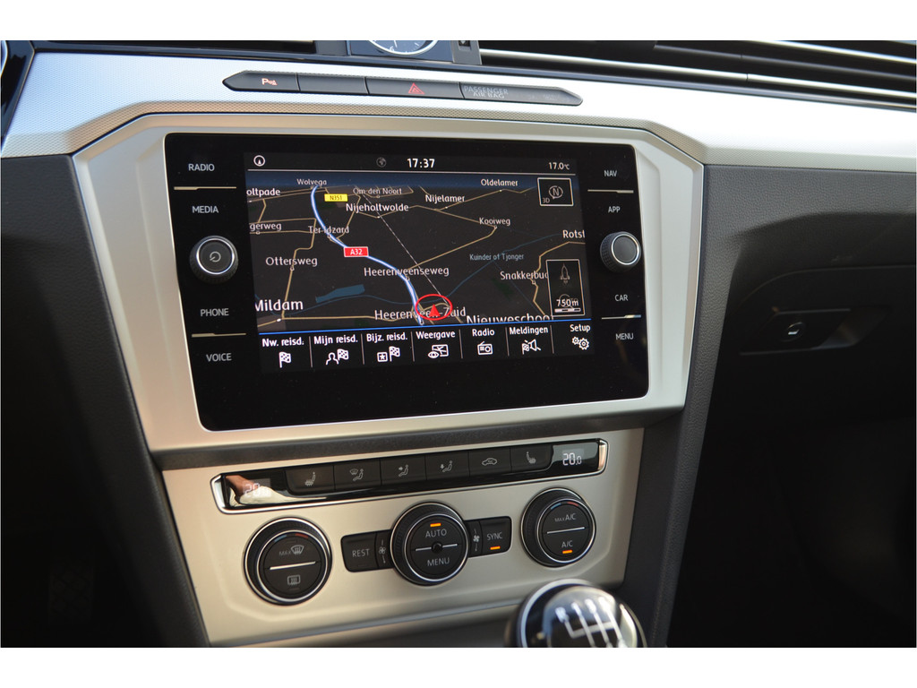 Volkswagen Passat (T899NR) met abonnement